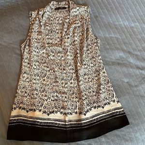 Rose & Olive Sleeveless Black&Ivory Print Longer Length Top Blouse  Size Medium